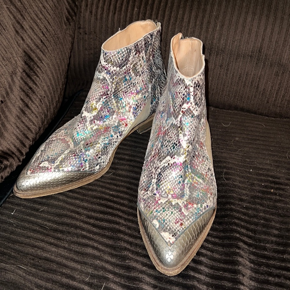 EUC Zadig & Voltaire size 10 leather boots in snakeskin